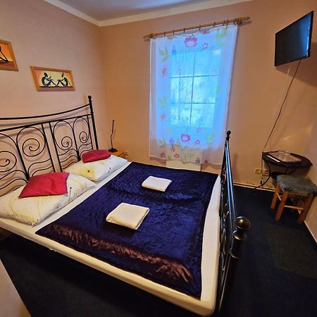 Hotel Saentis Komorní Lhotka Buitenkant foto