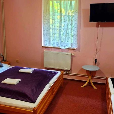 Hotel Saentis Komorní Lhotka Buitenkant foto