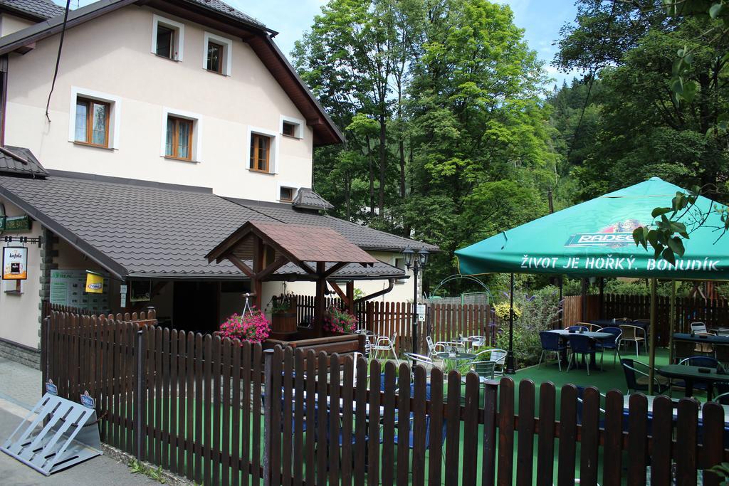 Hotel Saentis Komorní Lhotka Buitenkant foto