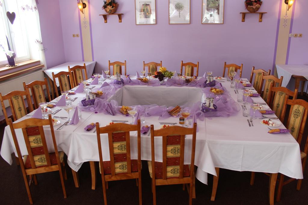 Hotel Saentis Komorní Lhotka Buitenkant foto