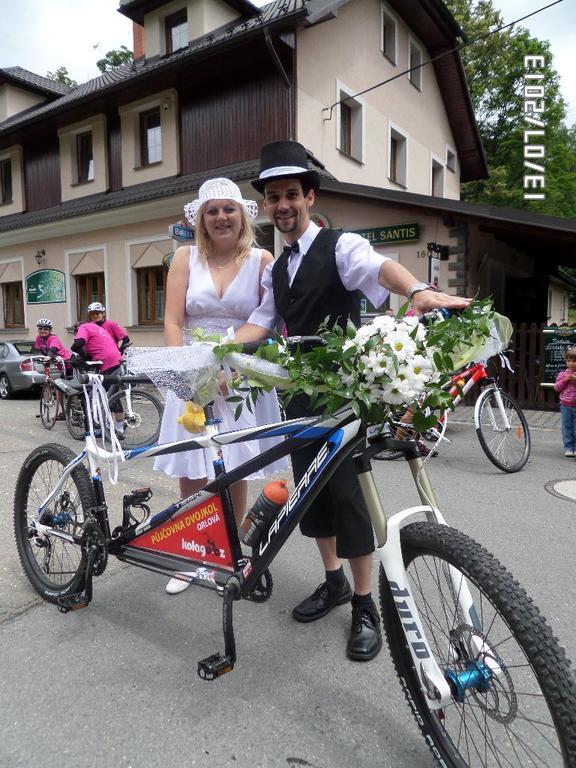 Hotel Saentis Komorní Lhotka Buitenkant foto