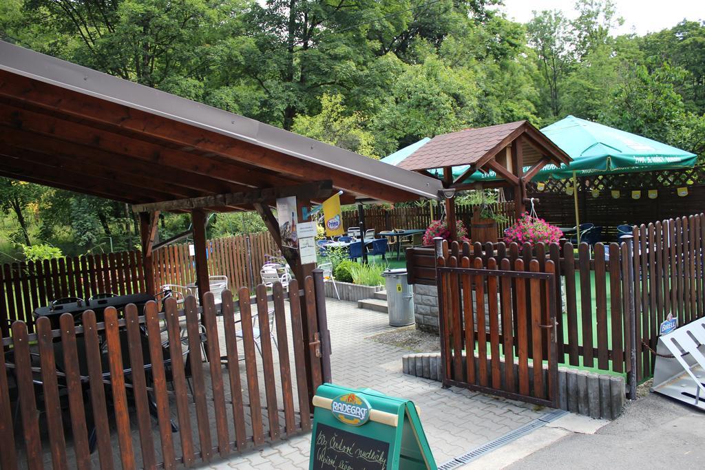 Hotel Saentis Komorní Lhotka Buitenkant foto