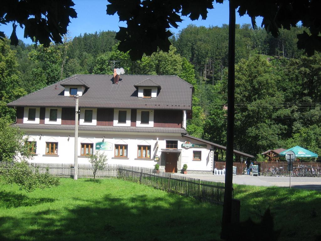 Hotel Saentis Komorní Lhotka Buitenkant foto